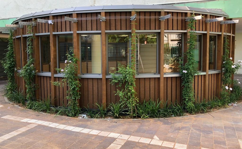 דוגמא ליישום - מבנה כיתה עגול בחיפוי Weathertex. תמונה: עץ ועצה